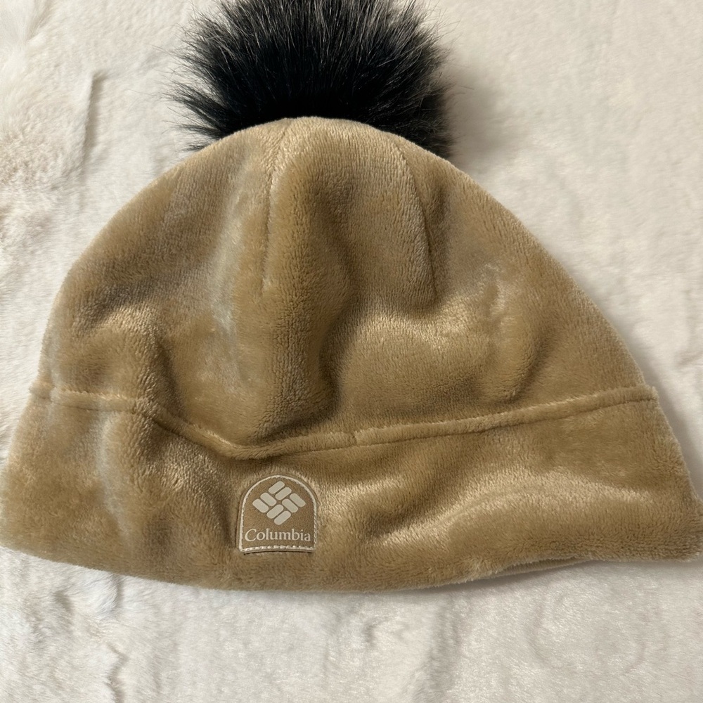 Columbia Unisex L/XL Tan Beanie with Black Pom